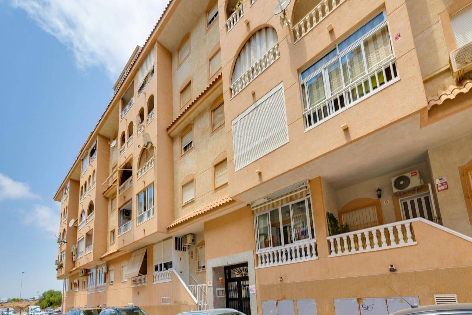 2 slaapkamer Appartement te koop in Torrevieja met zwembad - € 129.969 (Ref: 9945324)
