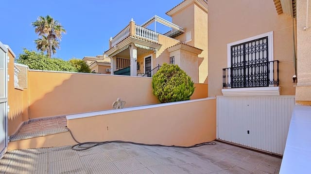 4 chambre Villa/Maison à vendre à Los Balcones - Los Altos, Orihuela avec garage - 379 000 € (Ref: 9952053)