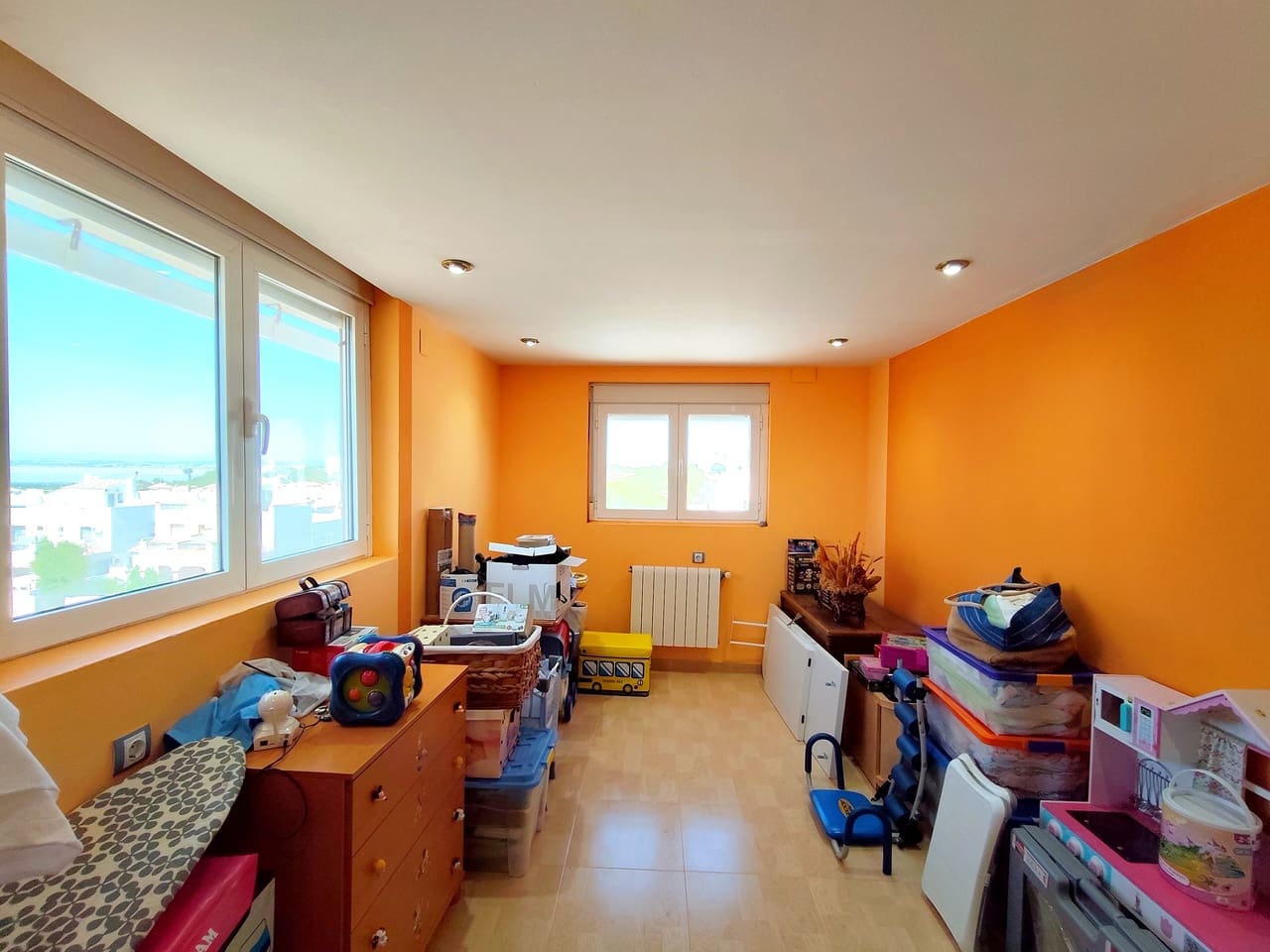 6 soveværelse Byhus til salg i Los Altos med swimmingpool garage - € 280.000 (Ref: 9953712)
