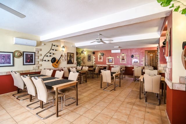 Local Commercial à vendre à La Veleta, Torrevieja avec piscine - 225 000 € (Ref: 9953840)