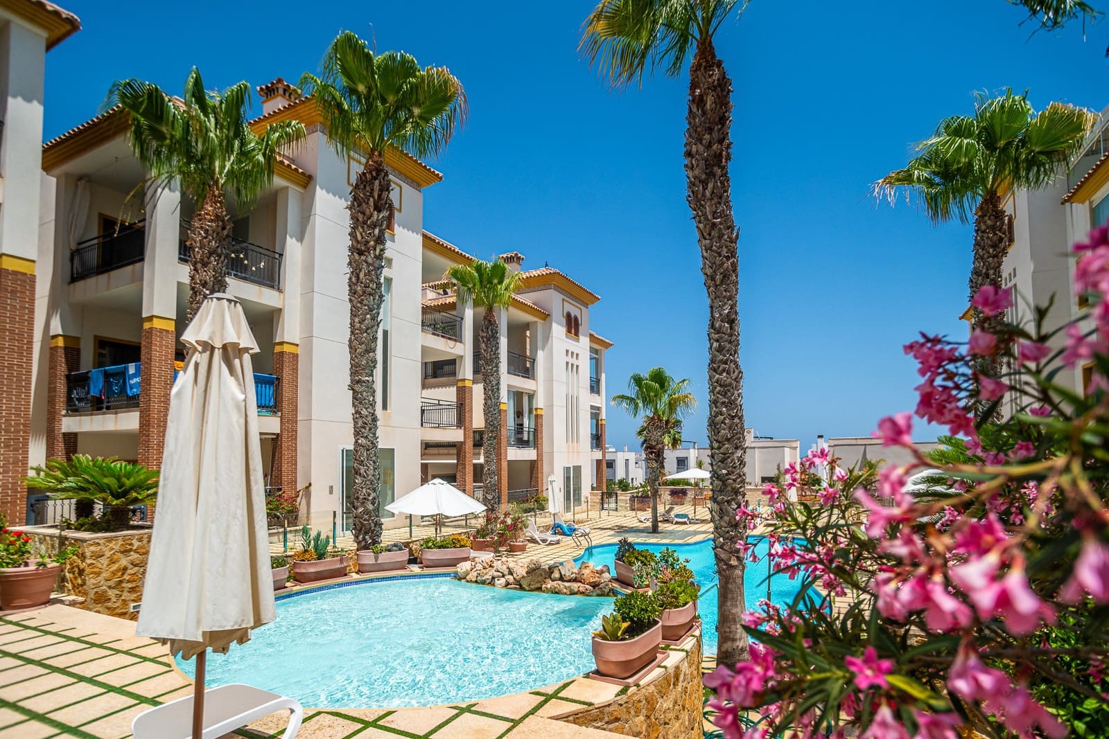 2 bedroom Apartment for sale in Guardamar del Segura with pool garage - € 299,000 (Ref: 9957579)