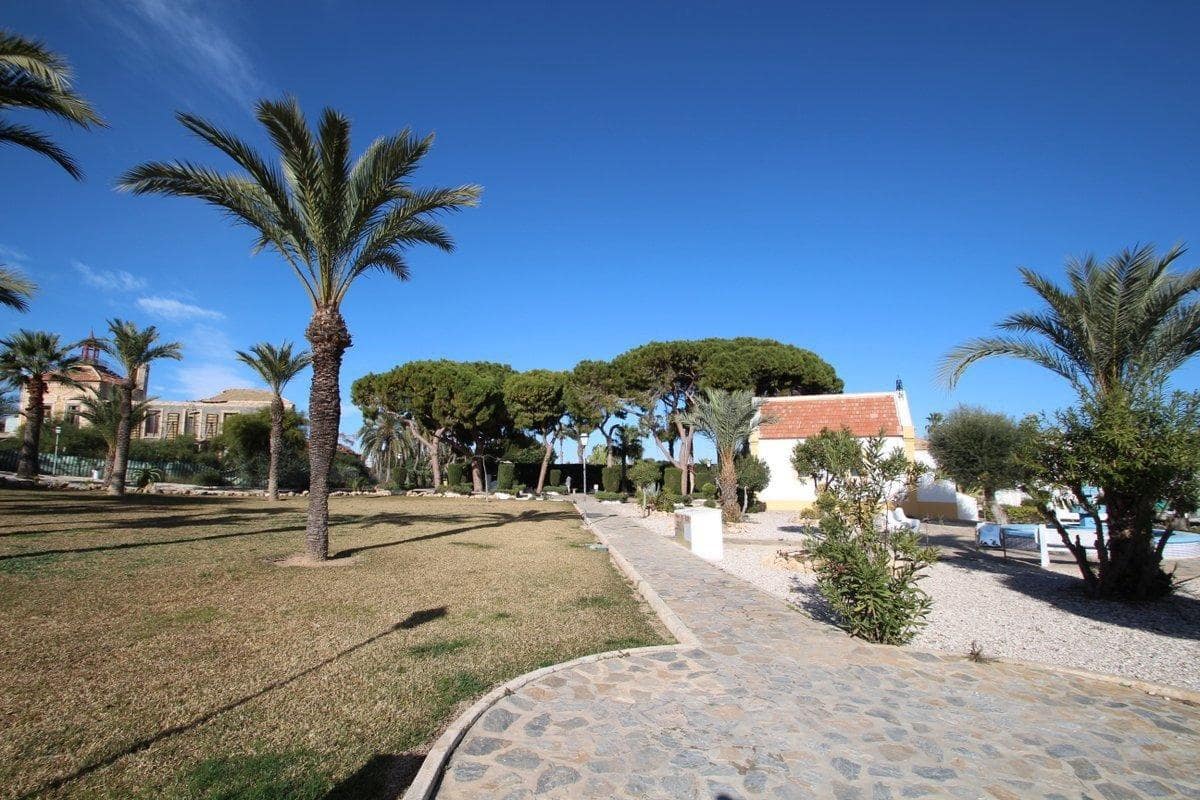 1 bedroom Bungalow for sale in Torrevieja with pool - € 125,000 (Ref: 9959345)