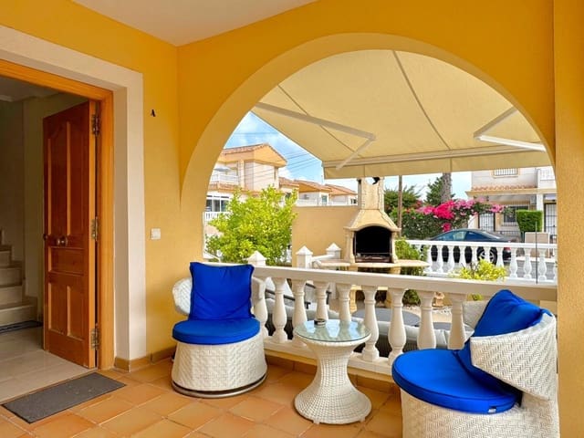 Chalet de 3 habitaciones en Villamartin, Orihuela en venta con piscina - 339.000 € (Ref: 9961984)