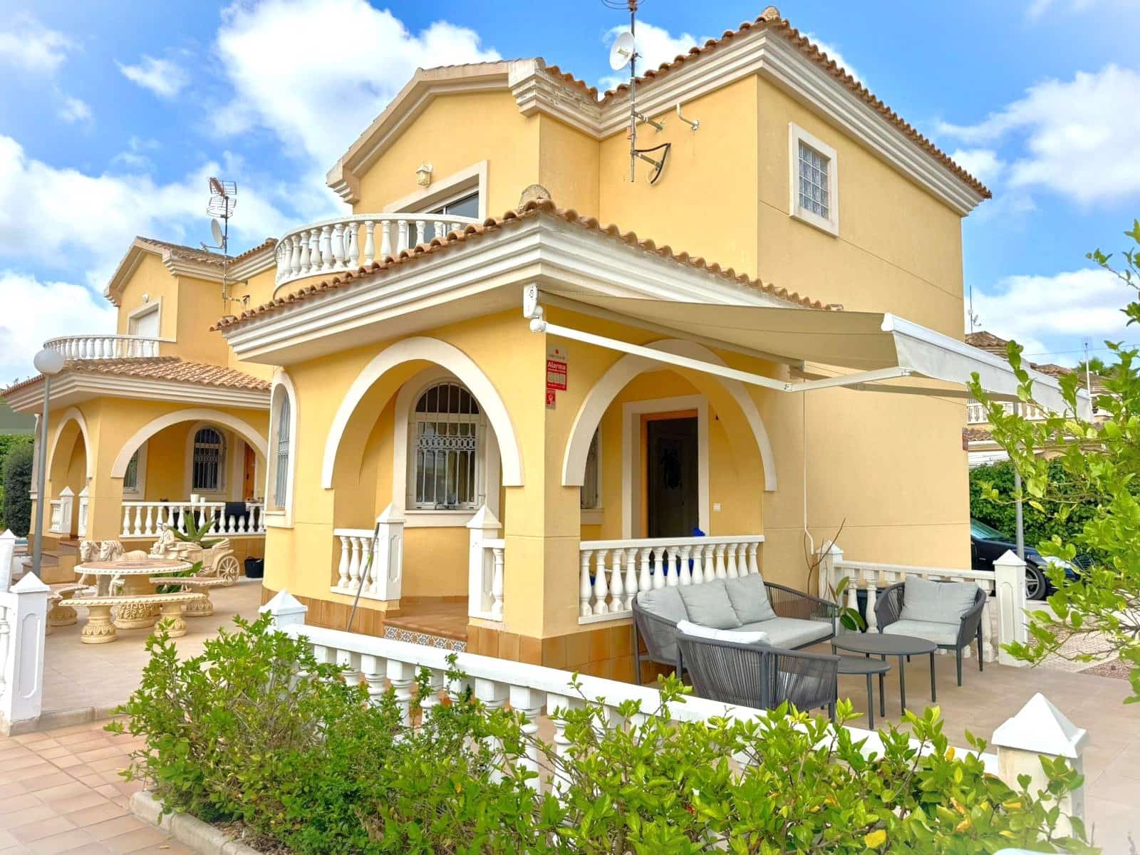 3 camera da letto Villa in vendita in Villamartin con piscina - 339.000 € (Rif: 9961984)