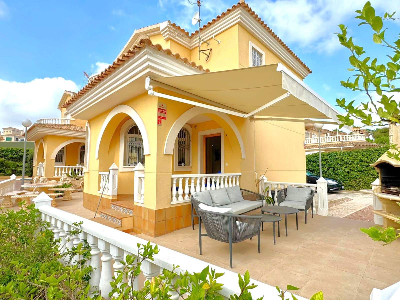 3 camera da letto Villa in vendita in Villamartin con piscina - 339.000 € (Rif: 9961984)