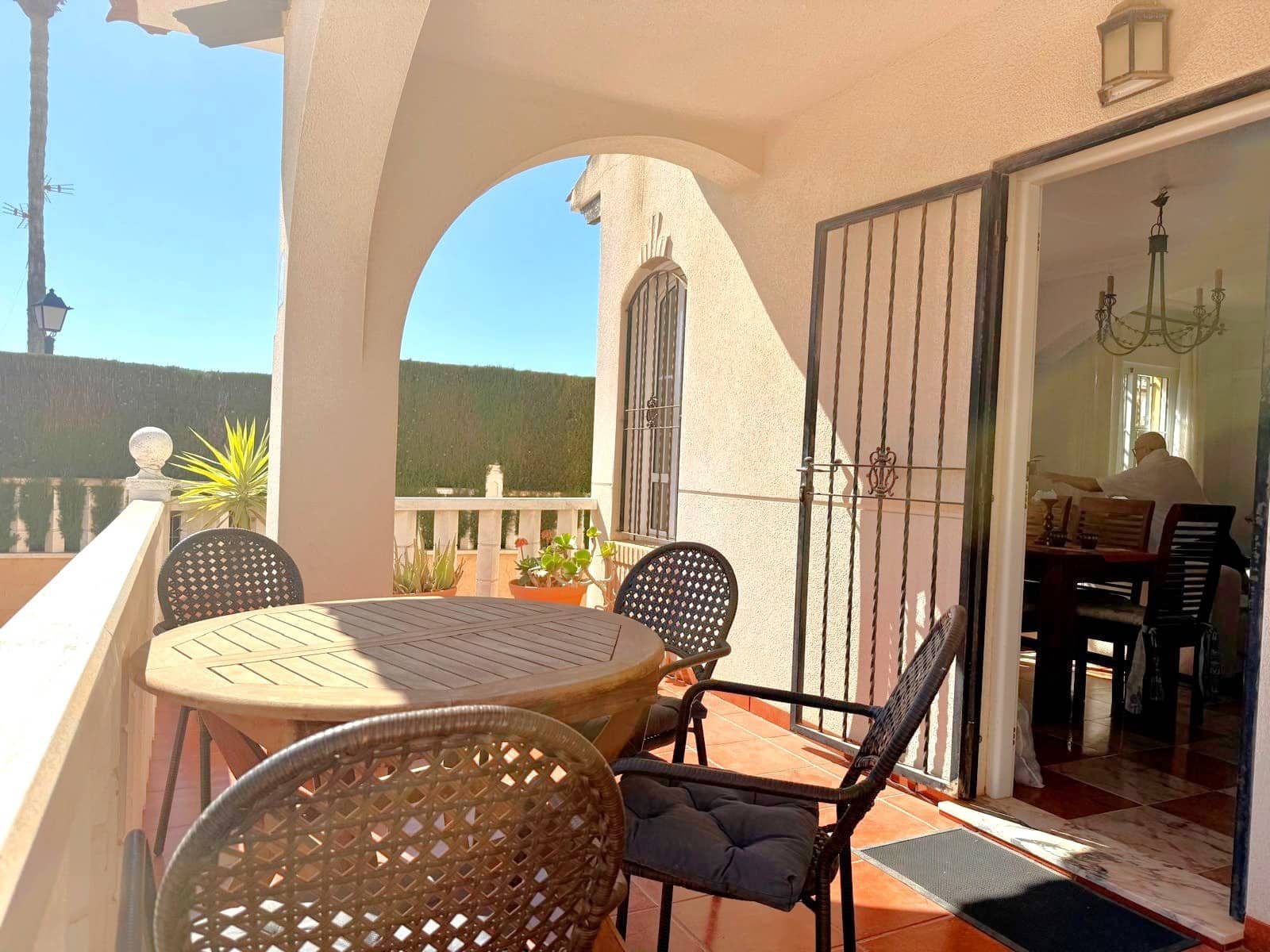 2 makuuhuone Omakotitalo myytävänä paikassa Orihuela Costa mukana uima-altaan - 221 000 € (Ref: 9961986)
