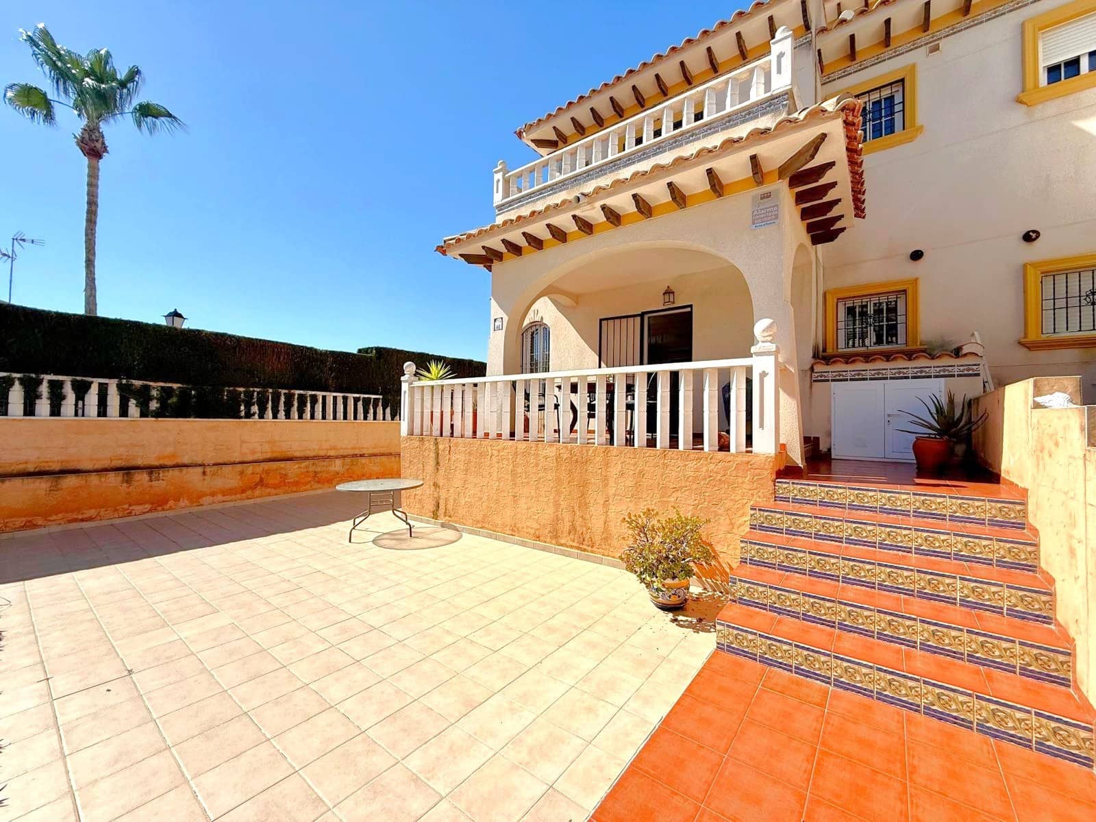 2 makuuhuone Omakotitalo myytävänä paikassa Orihuela Costa mukana uima-altaan - 221 000 € (Ref: 9961986)