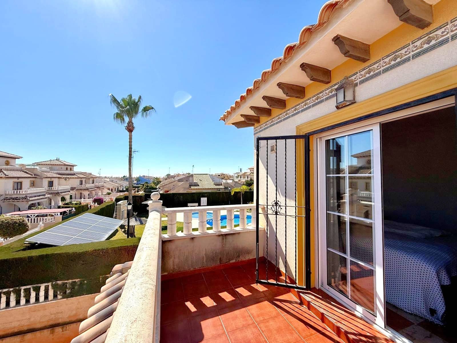 2 makuuhuone Omakotitalo myytävänä paikassa Orihuela Costa mukana uima-altaan - 221 000 € (Ref: 9961986)