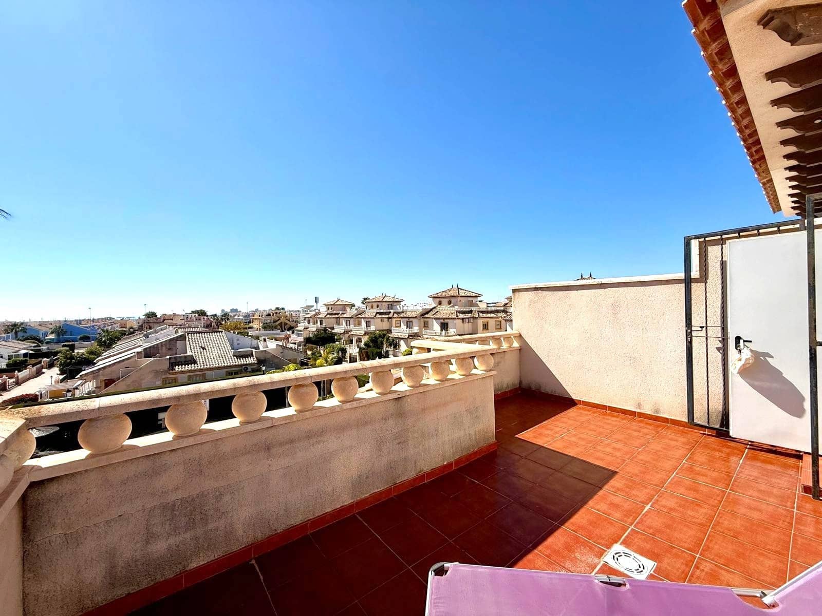 2 makuuhuone Omakotitalo myytävänä paikassa Orihuela Costa mukana uima-altaan - 221 000 € (Ref: 9961986)