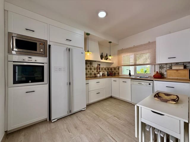 3 soverom Kjedet enebolig til salgs i Dehesa de Campoamor, Orihuela med svømmebasseng - € 435 000 (Ref: 9961987)