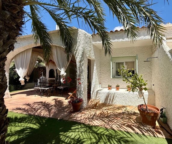 3 soverom Kjedet enebolig til salgs i Dehesa de Campoamor, Orihuela med svømmebasseng - € 435 000 (Ref: 9961987)