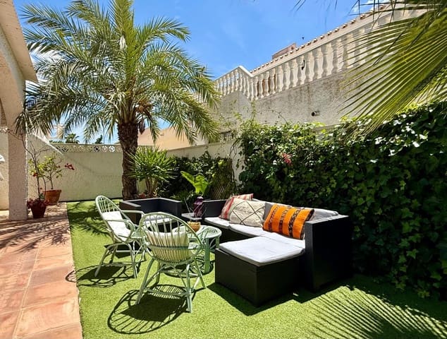 3 soverom Kjedet enebolig til salgs i Dehesa de Campoamor, Orihuela med svømmebasseng - € 435 000 (Ref: 9961987)