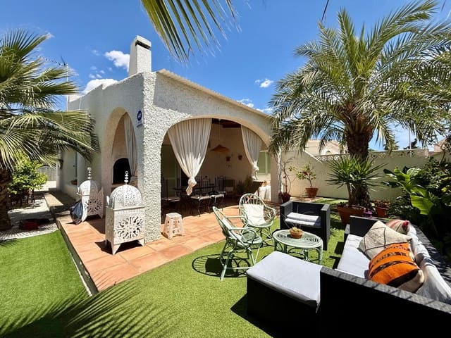 3 soverom Kjedet enebolig til salgs i Dehesa de Campoamor, Orihuela med svømmebasseng - € 435 000 (Ref: 9961987)