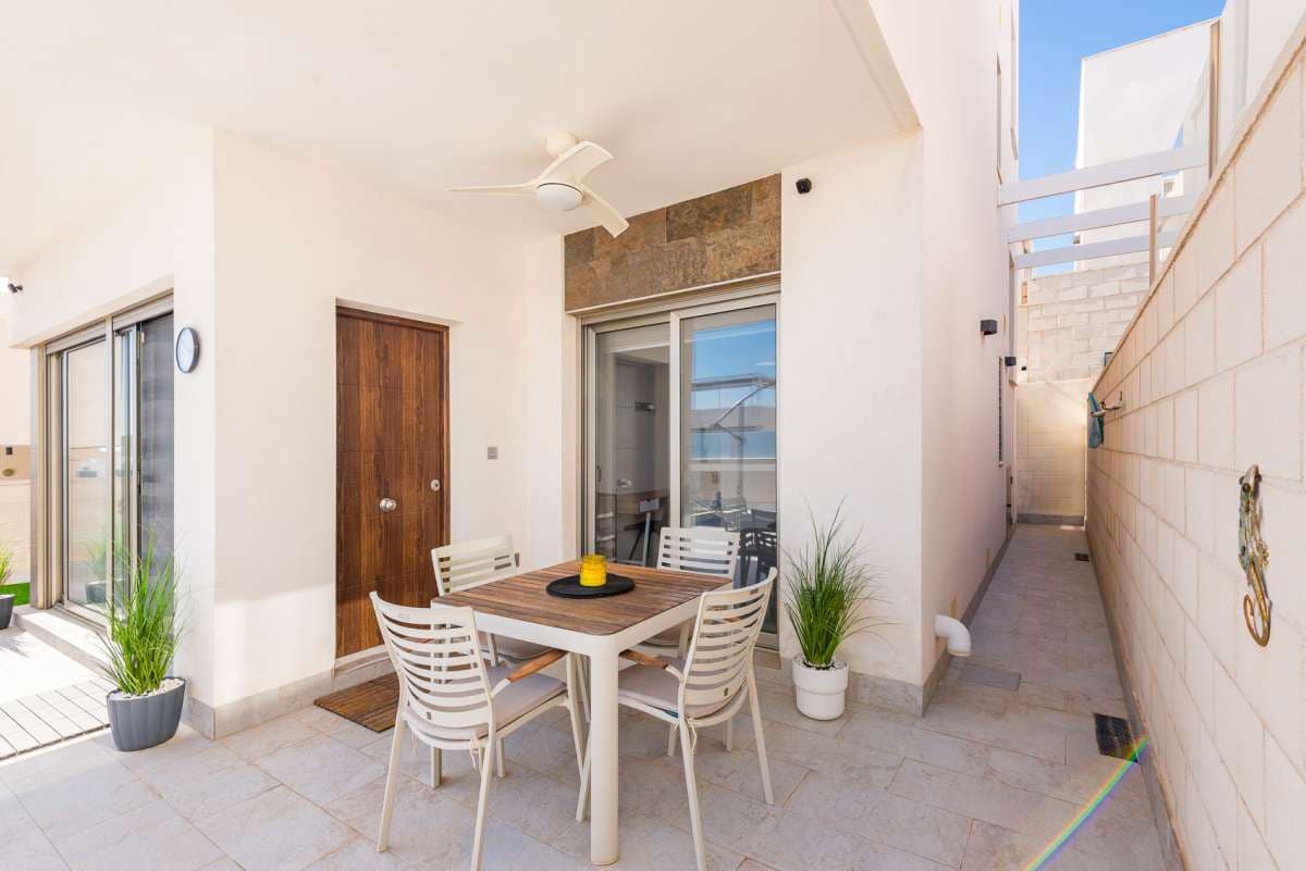 3 slaapkamer Villa te koop in Orihuela Costa met zwembad - € 375.000 (Ref: 9968109)