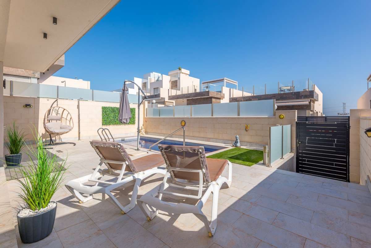 3 slaapkamer Villa te koop in Orihuela Costa met zwembad - € 375.000 (Ref: 9968109)