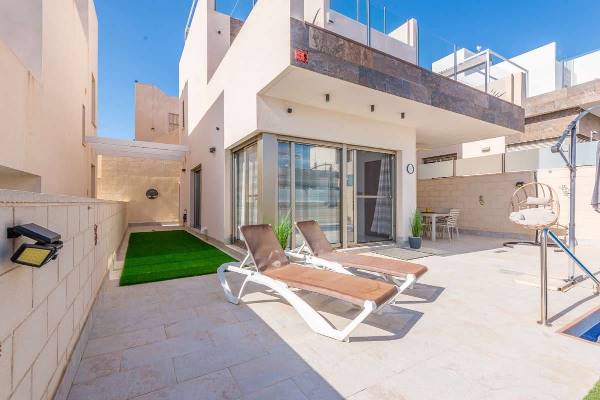 3 slaapkamer Villa te koop in Orihuela Costa met zwembad - € 375.000 (Ref: 9968109)