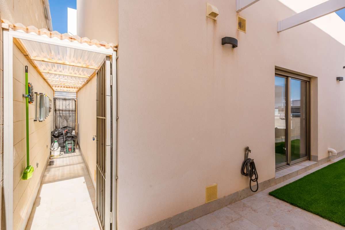 3 slaapkamer Villa te koop in Orihuela Costa met zwembad - € 375.000 (Ref: 9968109)