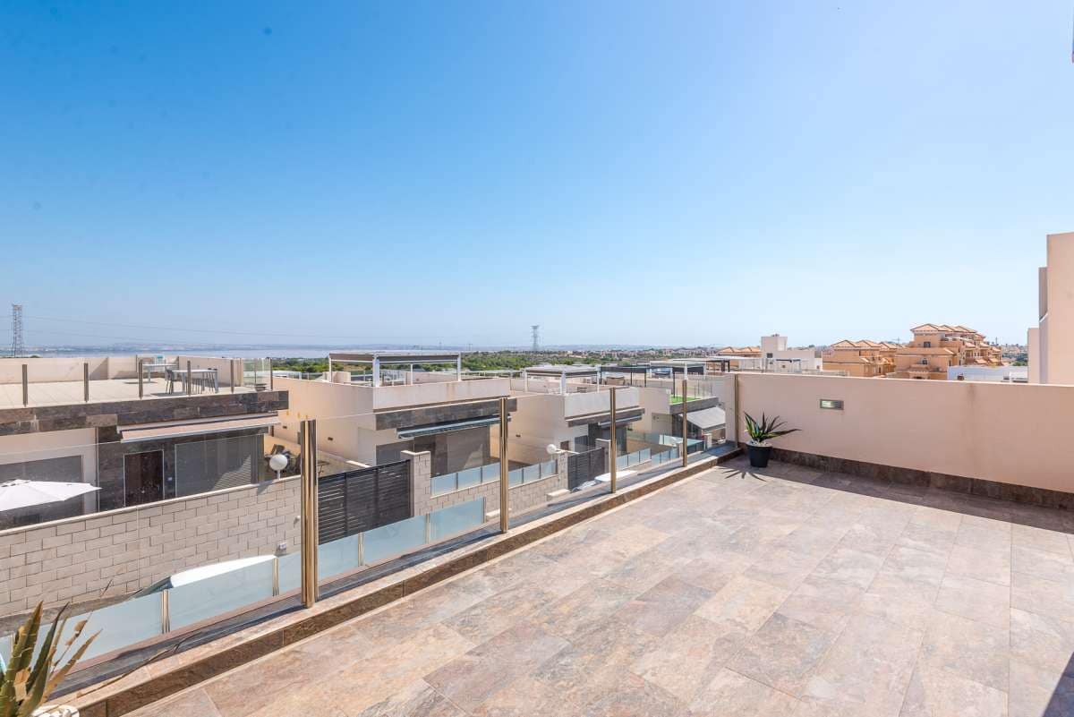 3 slaapkamer Villa te koop in Orihuela Costa met zwembad - € 375.000 (Ref: 9968109)