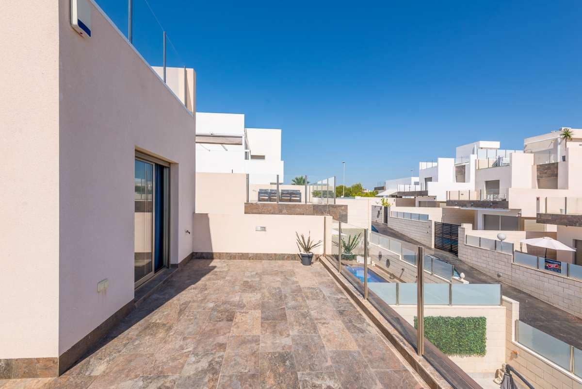 3 slaapkamer Villa te koop in Orihuela Costa met zwembad - € 375.000 (Ref: 9968109)