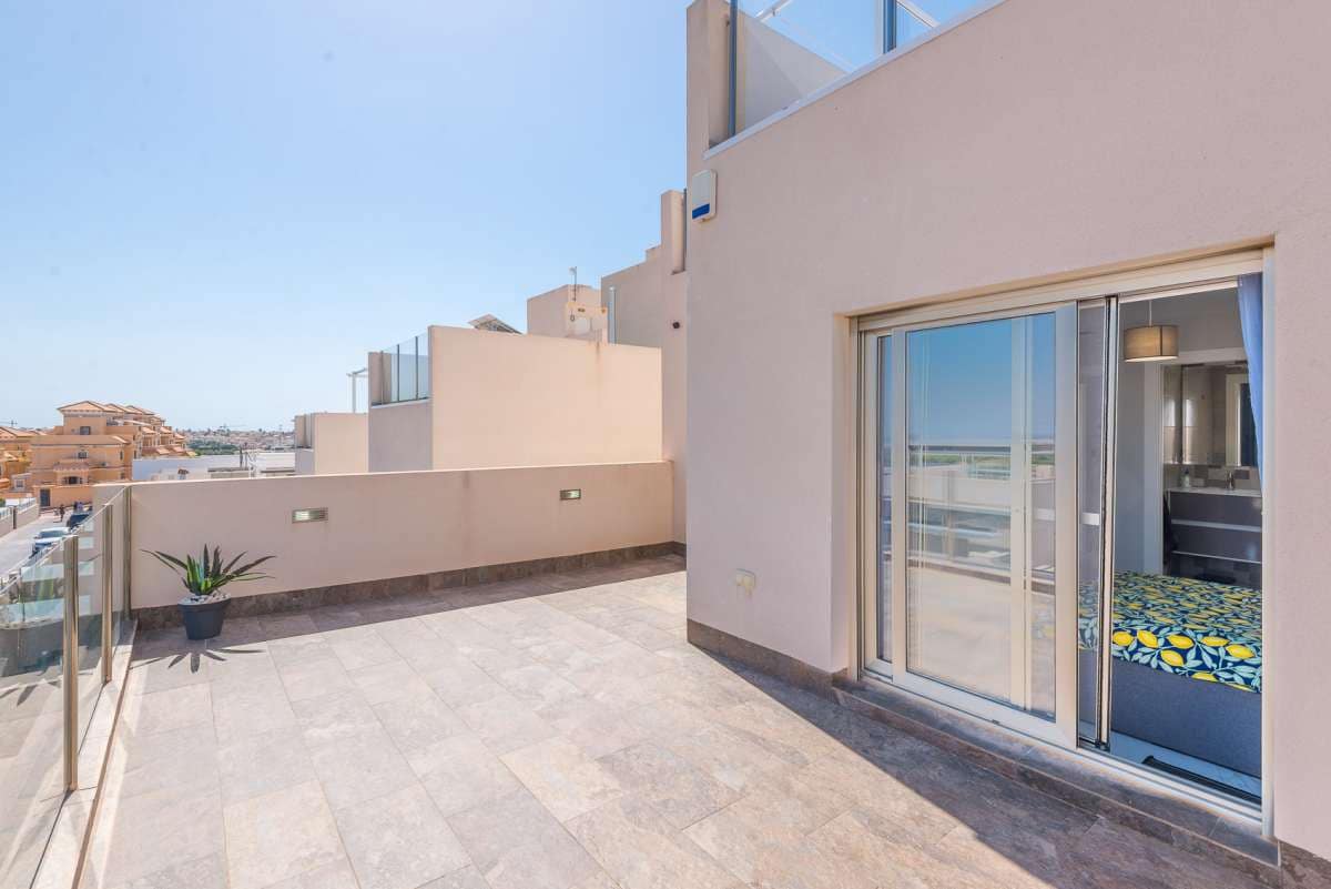 3 slaapkamer Villa te koop in Orihuela Costa met zwembad - € 375.000 (Ref: 9968109)