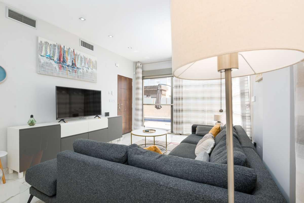 3 slaapkamer Villa te koop in Orihuela Costa met zwembad - € 375.000 (Ref: 9968109)