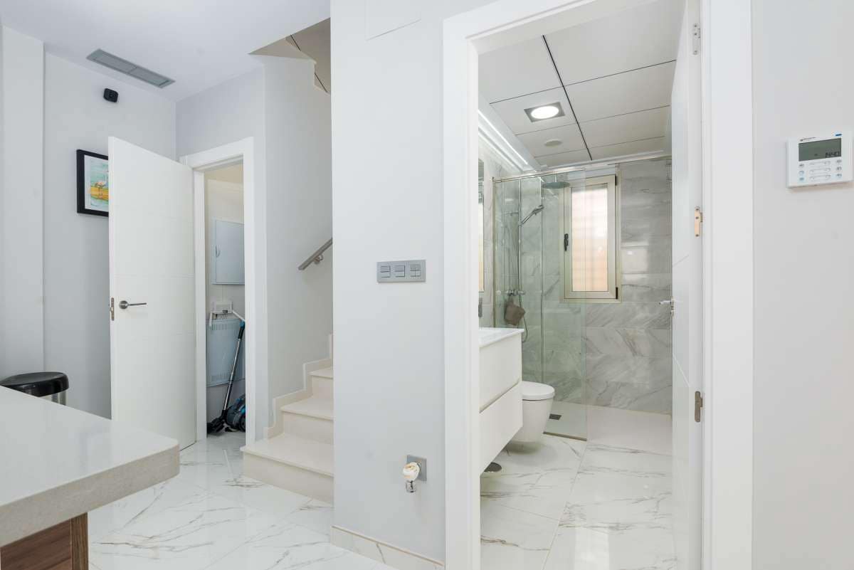 3 slaapkamer Villa te koop in Orihuela Costa met zwembad - € 375.000 (Ref: 9968109)
