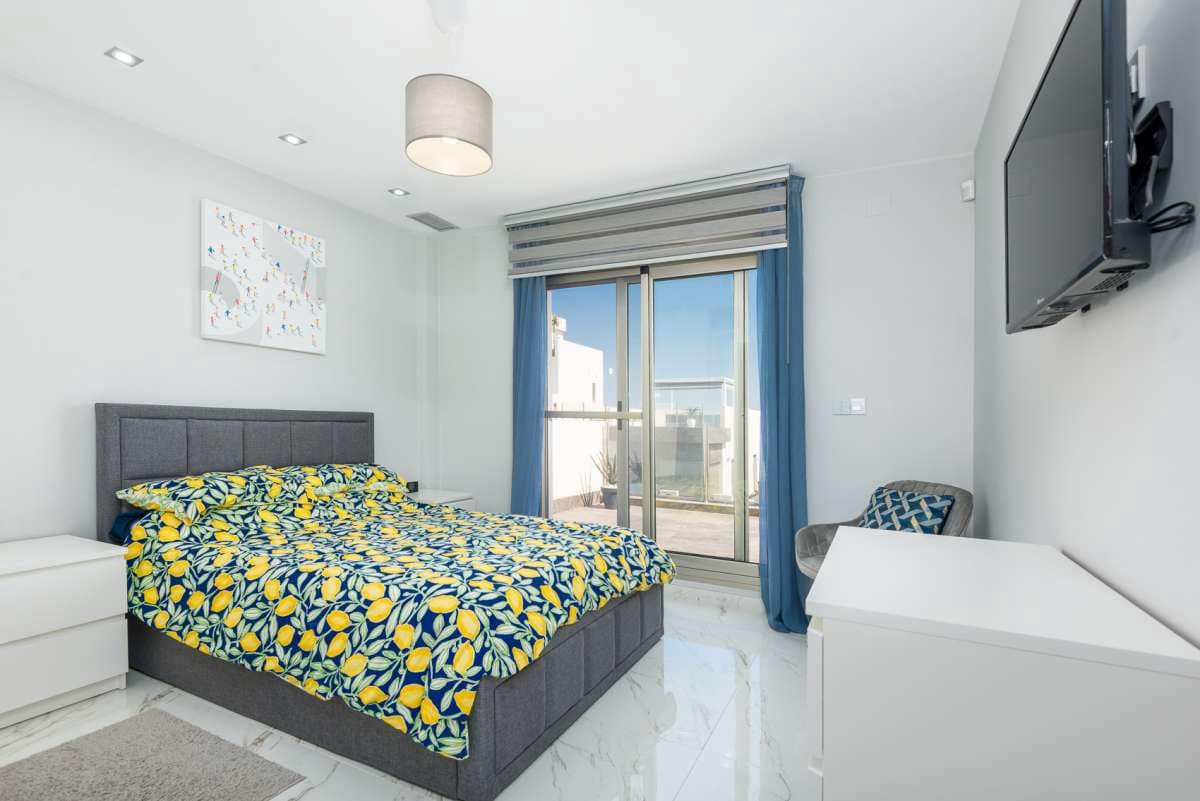 3 slaapkamer Villa te koop in Orihuela Costa met zwembad - € 375.000 (Ref: 9968109)