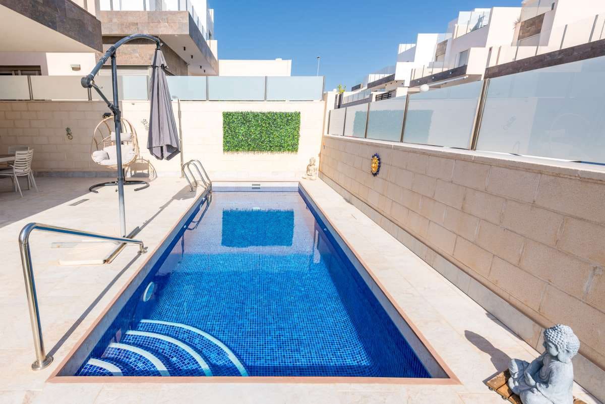 3 slaapkamer Villa te koop in Orihuela Costa met zwembad - € 375.000 (Ref: 9968109)