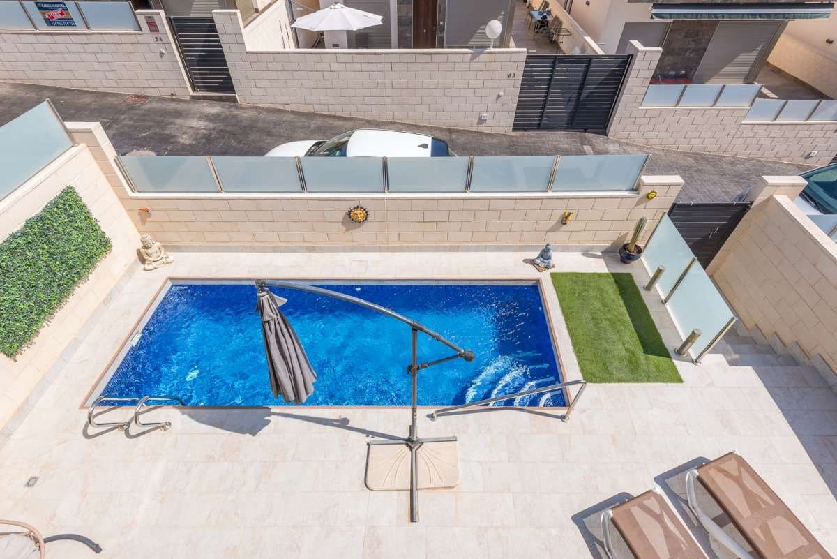 3 slaapkamer Villa te koop in Orihuela Costa met zwembad - € 375.000 (Ref: 9968109)