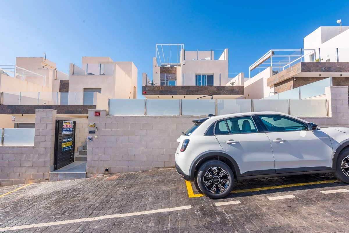 3 slaapkamer Villa te koop in Orihuela Costa met zwembad - € 375.000 (Ref: 9968109)