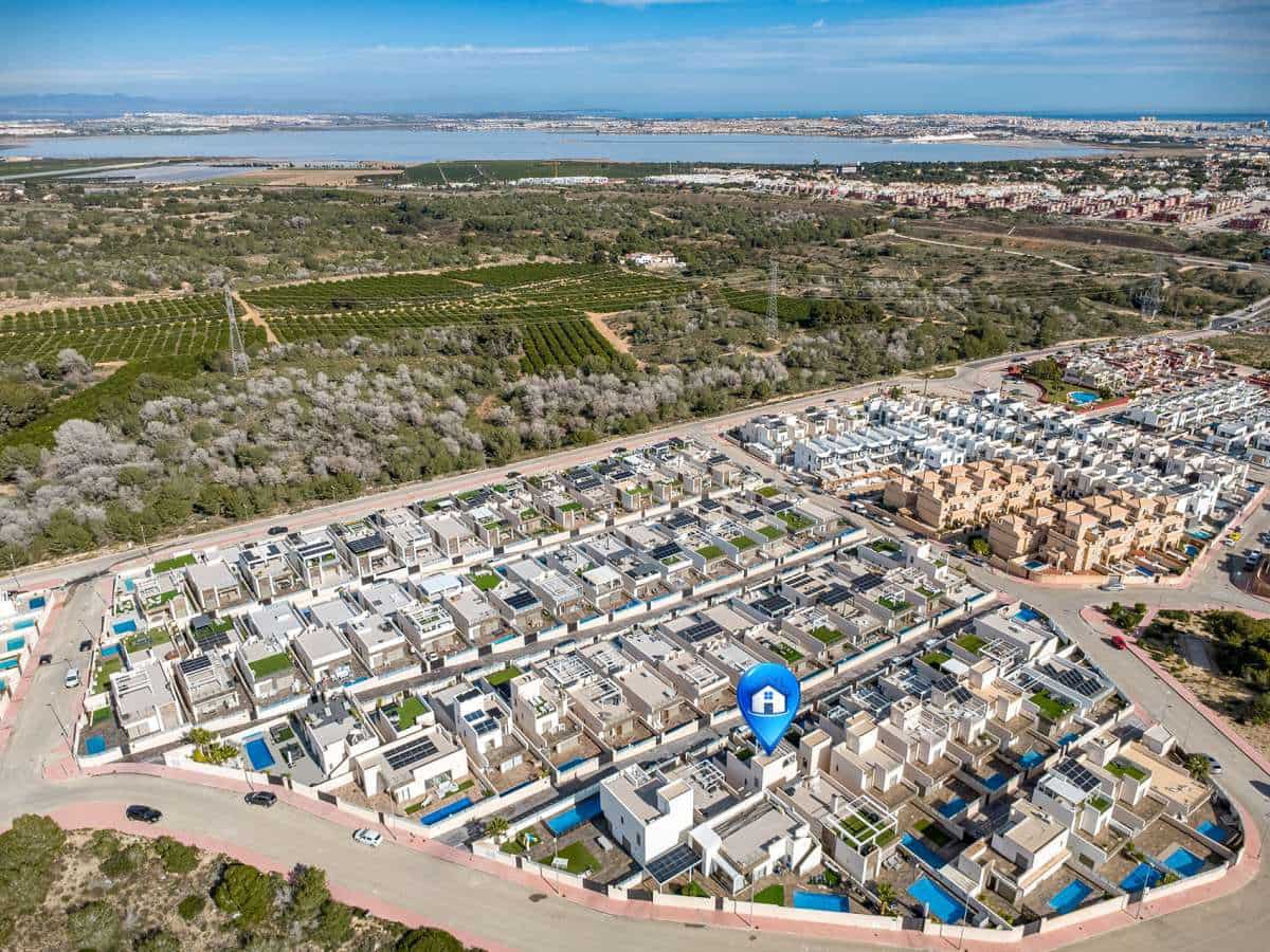 3 slaapkamer Villa te koop in Orihuela Costa met zwembad - € 375.000 (Ref: 9968109)