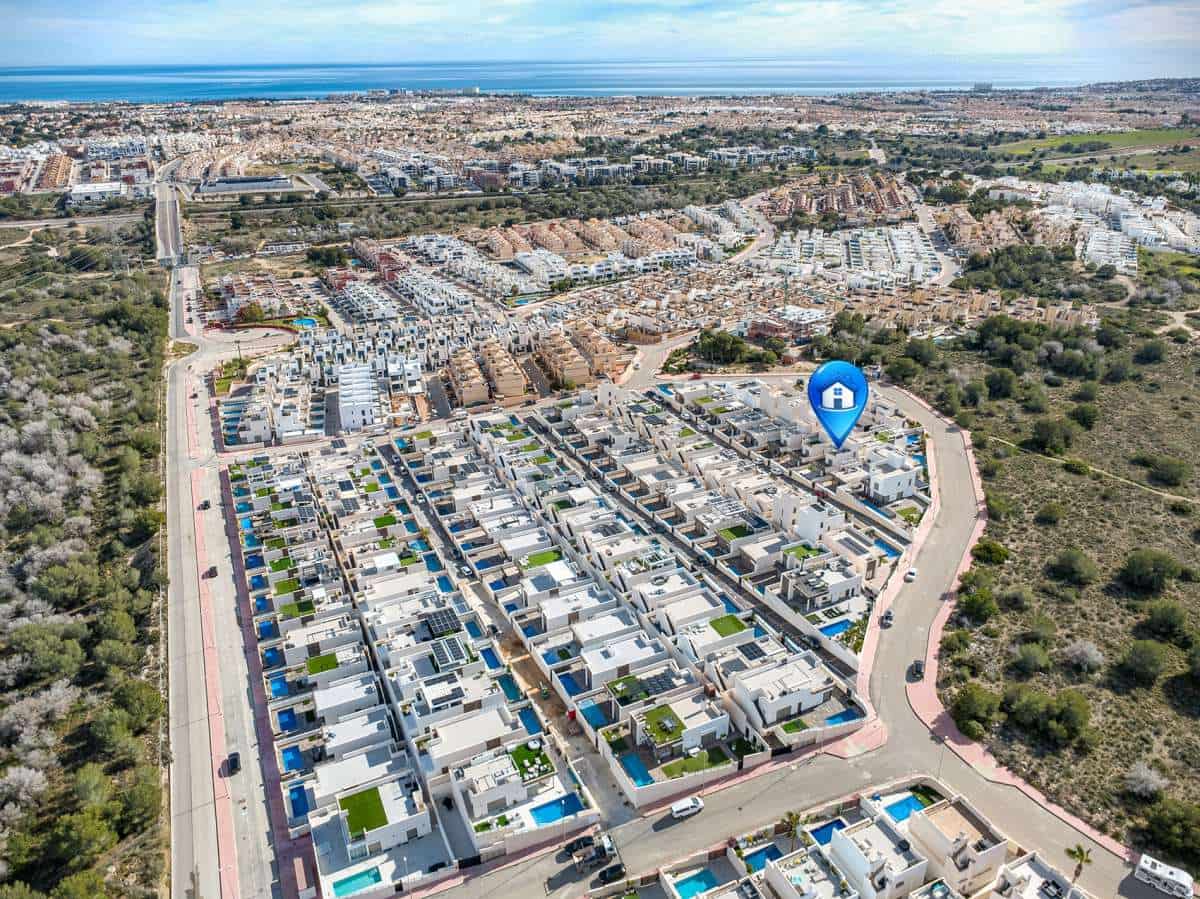 3 slaapkamer Villa te koop in Orihuela Costa met zwembad - € 375.000 (Ref: 9968109)