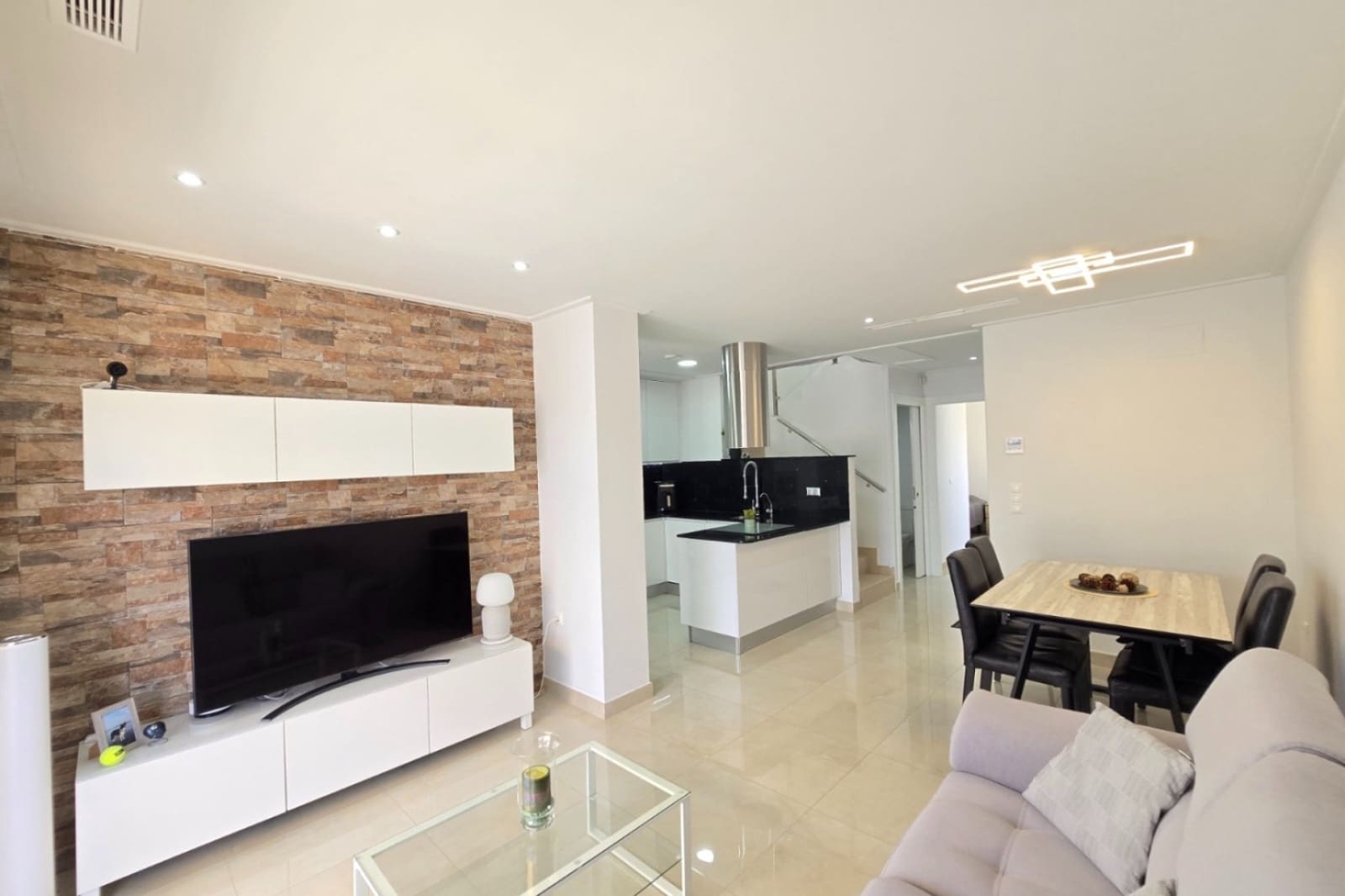 3 soverom Villa til salgs i Ciudad Quesada med svømmebasseng - € 395 000 (Ref: 9970876)