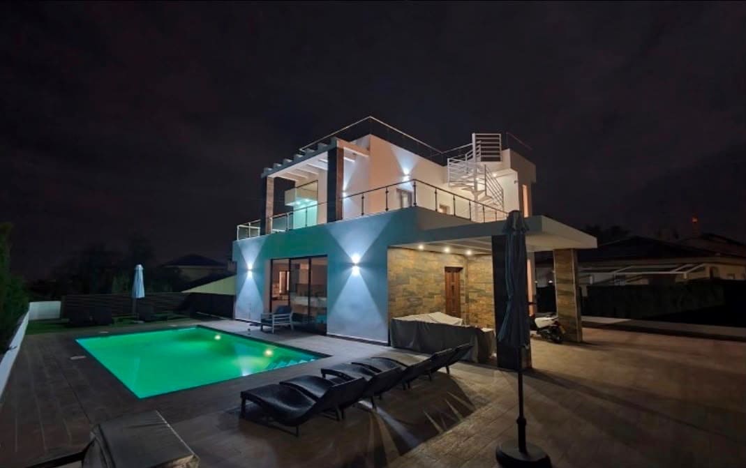 5 soveværelse Villa til salg i La Marquesa med swimmingpool - € 549.000 (Ref: 9971513)