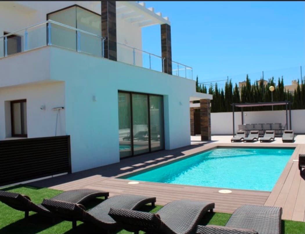 5 soveværelse Villa til salg i La Marquesa med swimmingpool - € 549.000 (Ref: 9971513)