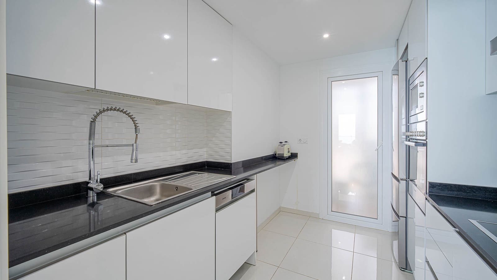 Apartamento de 2 habitaciones en Orihuela Costa en venta con piscina garaje - 450.000 € (Ref: 9972945)