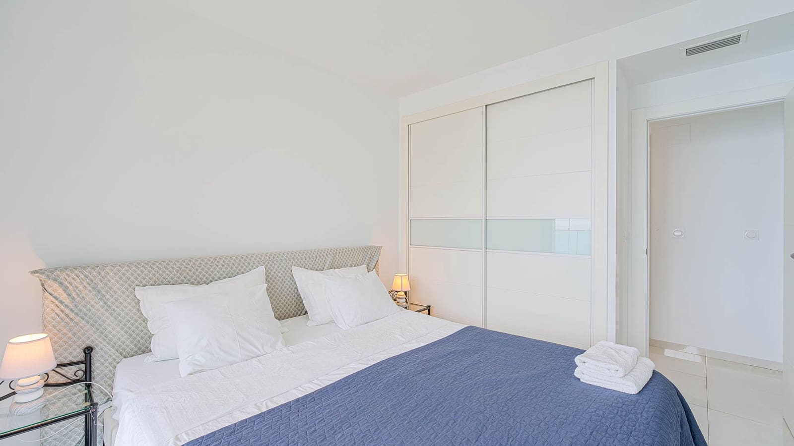 Apartamento de 2 habitaciones en Orihuela Costa en venta con piscina garaje - 450.000 € (Ref: 9972945)
