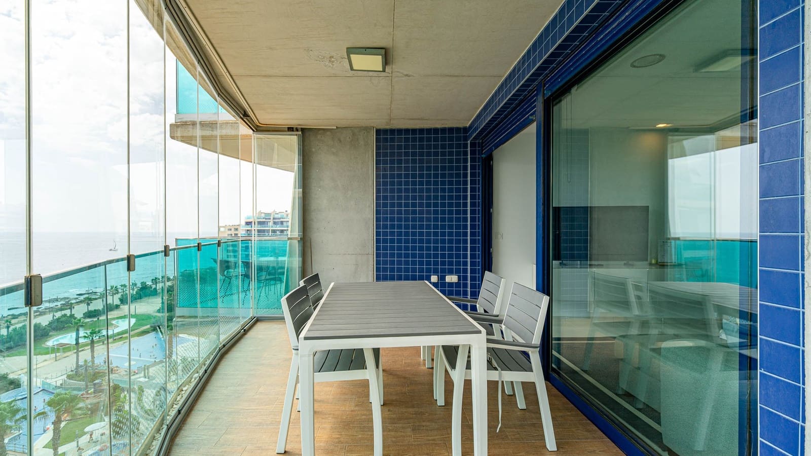 Apartamento de 2 habitaciones en Orihuela Costa en venta con piscina garaje - 450.000 € (Ref: 9972945)