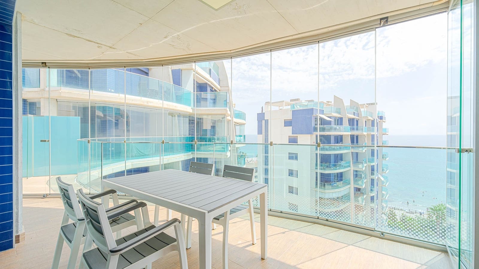 Apartamento de 2 habitaciones en Orihuela Costa en venta con piscina garaje - 450.000 € (Ref: 9972945)
