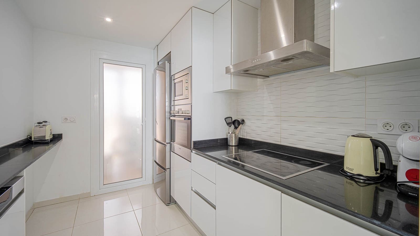 Apartamento de 2 habitaciones en Orihuela Costa en venta con piscina garaje - 450.000 € (Ref: 9972945)