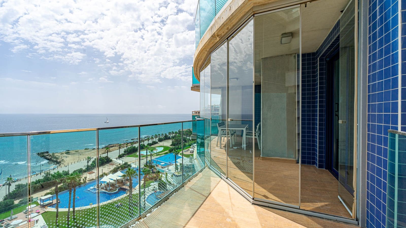 Apartamento de 2 habitaciones en Orihuela Costa en venta con piscina garaje - 450.000 € (Ref: 9972945)