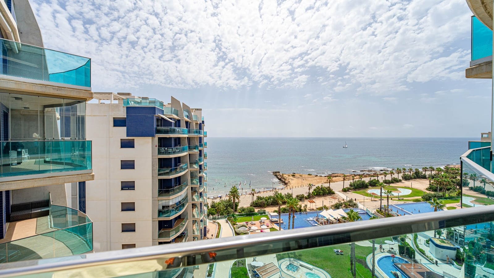 Apartamento de 2 habitaciones en Orihuela Costa en venta con piscina garaje - 450.000 € (Ref: 9972945)