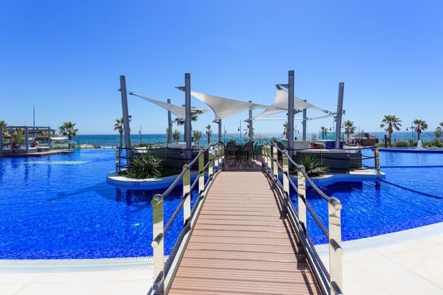 Apartamento de 2 habitaciones en Punta Prima, Orihuela en venta con piscina garaje - 450.000 € (Ref: 9972945)
