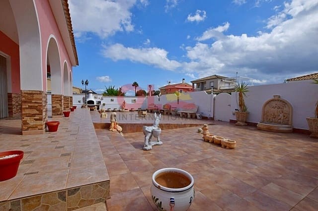 4 bedroom Villa for sale in Cabo Roig, Orihuela - € 690,000 (Ref: 9978442)