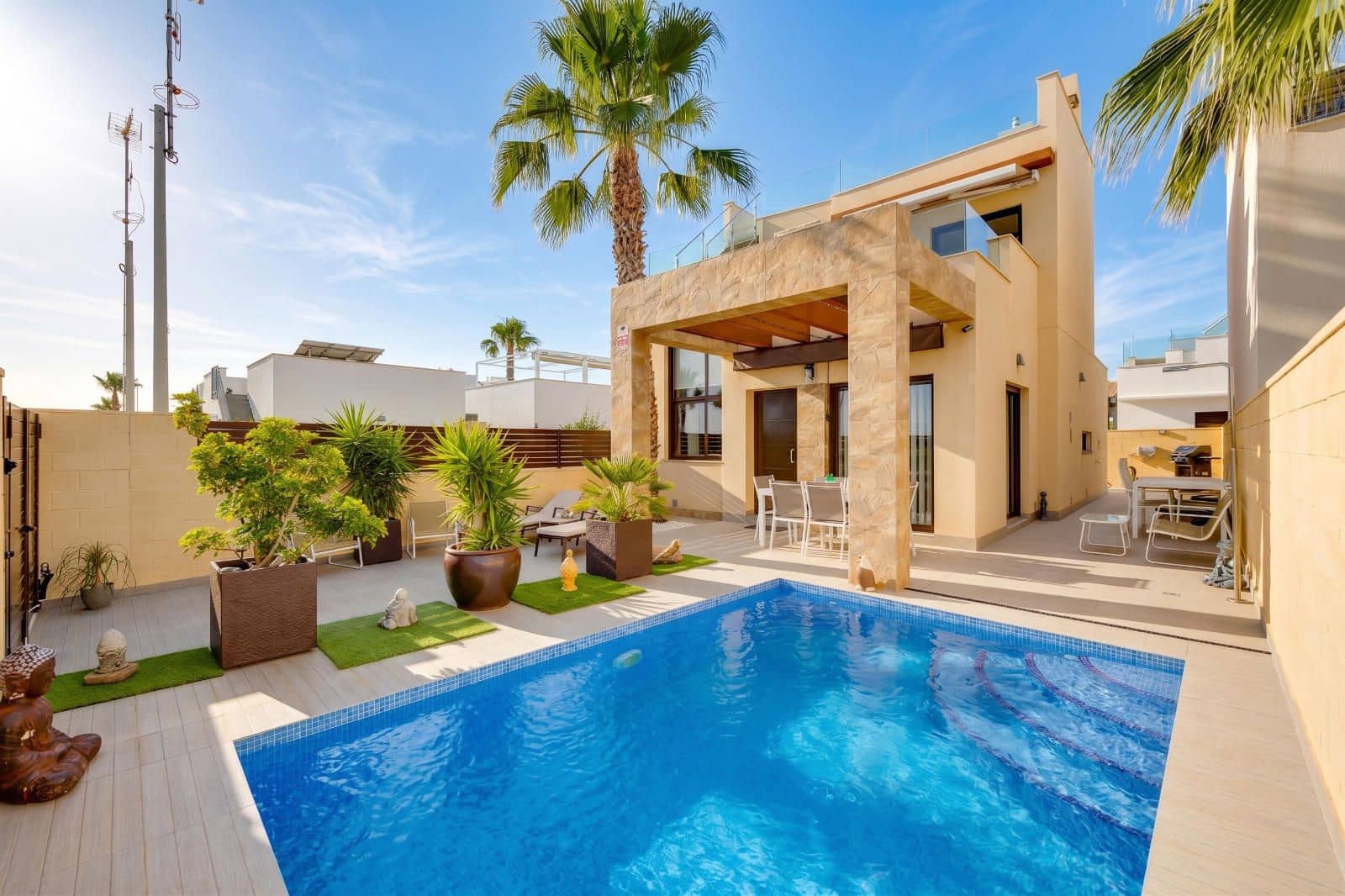 3 soveværelse Villa til salg i Ciudad Quesada med swimmingpool - € 379.969 (Ref: 9984493)