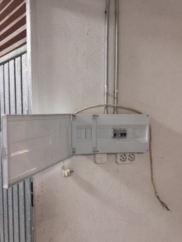 Commercial for sale in Torrevieja - € 39,990 (Ref: 9996715)