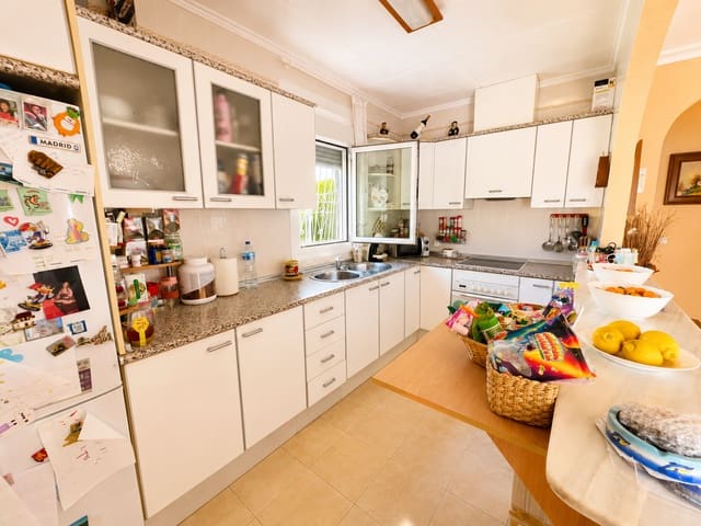 Chalet de 5 habitaciones en La Siesta, Torrevieja en venta con piscina garaje - 399.000 € (Ref: 9999906)