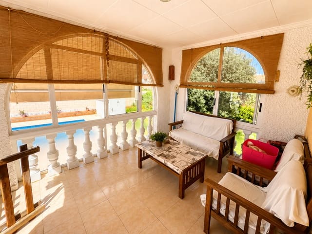 Chalet de 5 habitaciones en La Siesta, Torrevieja en venta con piscina garaje - 399.000 € (Ref: 9999906)
