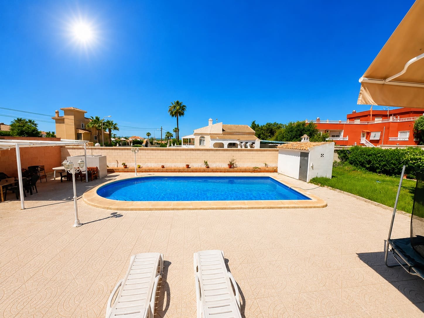 Chalet de 5 habitaciones en La Siesta en venta con piscina garaje - 399.000 € (Ref: 9999906)