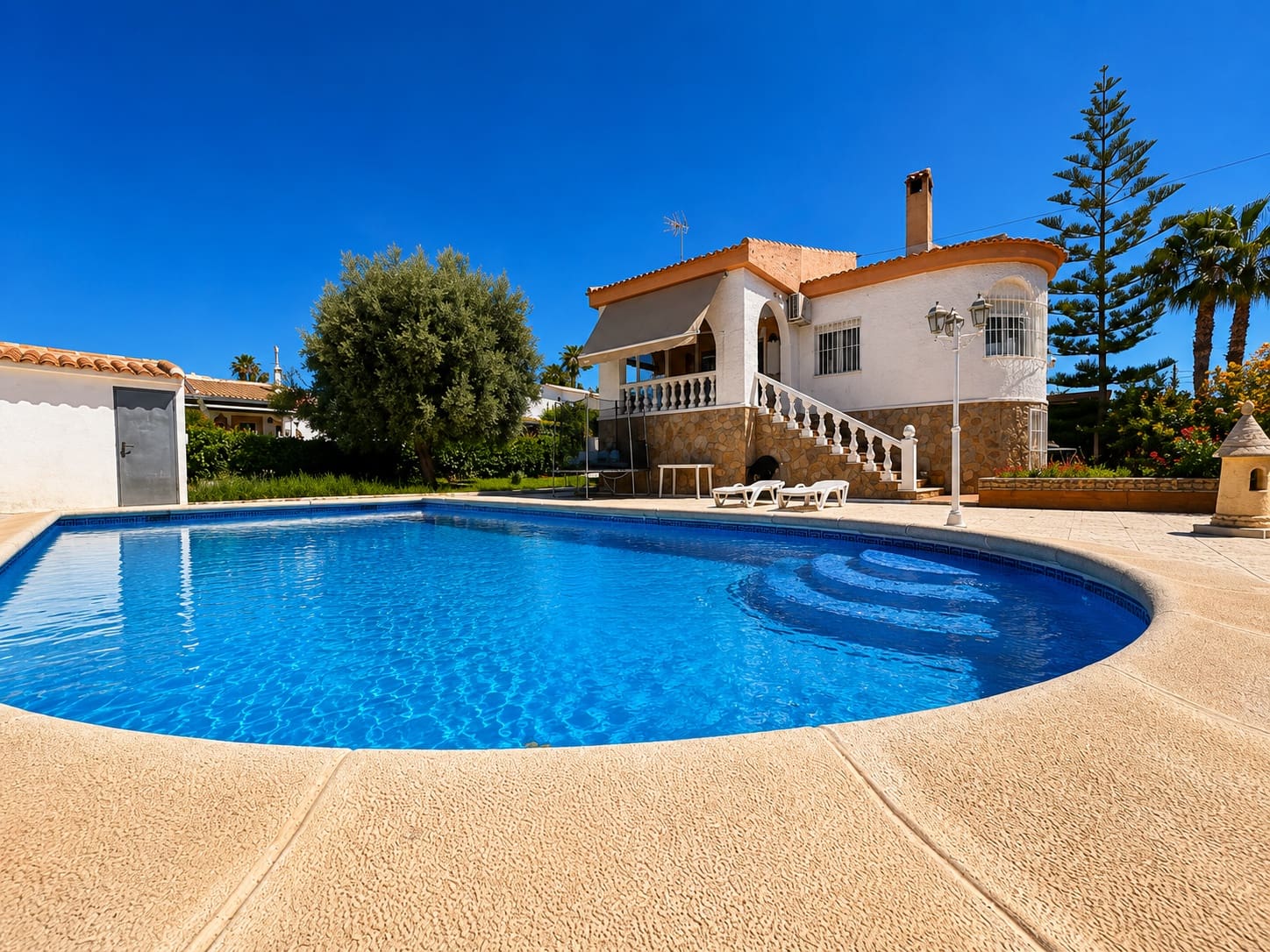 Chalet de 5 habitaciones en La Siesta en venta con piscina garaje - 399.000 € (Ref: 9999906)